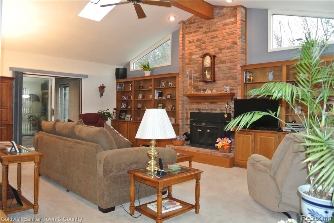 42463 Waterfall Road Northville, MI 48168 - Photo 3 of 28 DSC_5770.JPG