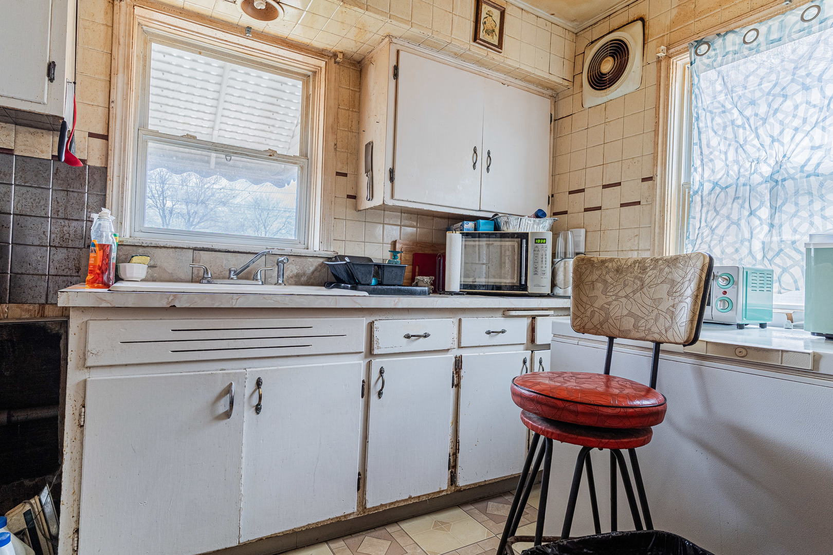 8026 South Fairfield Avenue Chicago, IL 60652 - Photo 6 of 18 a kitchen with a sink cabinets and window