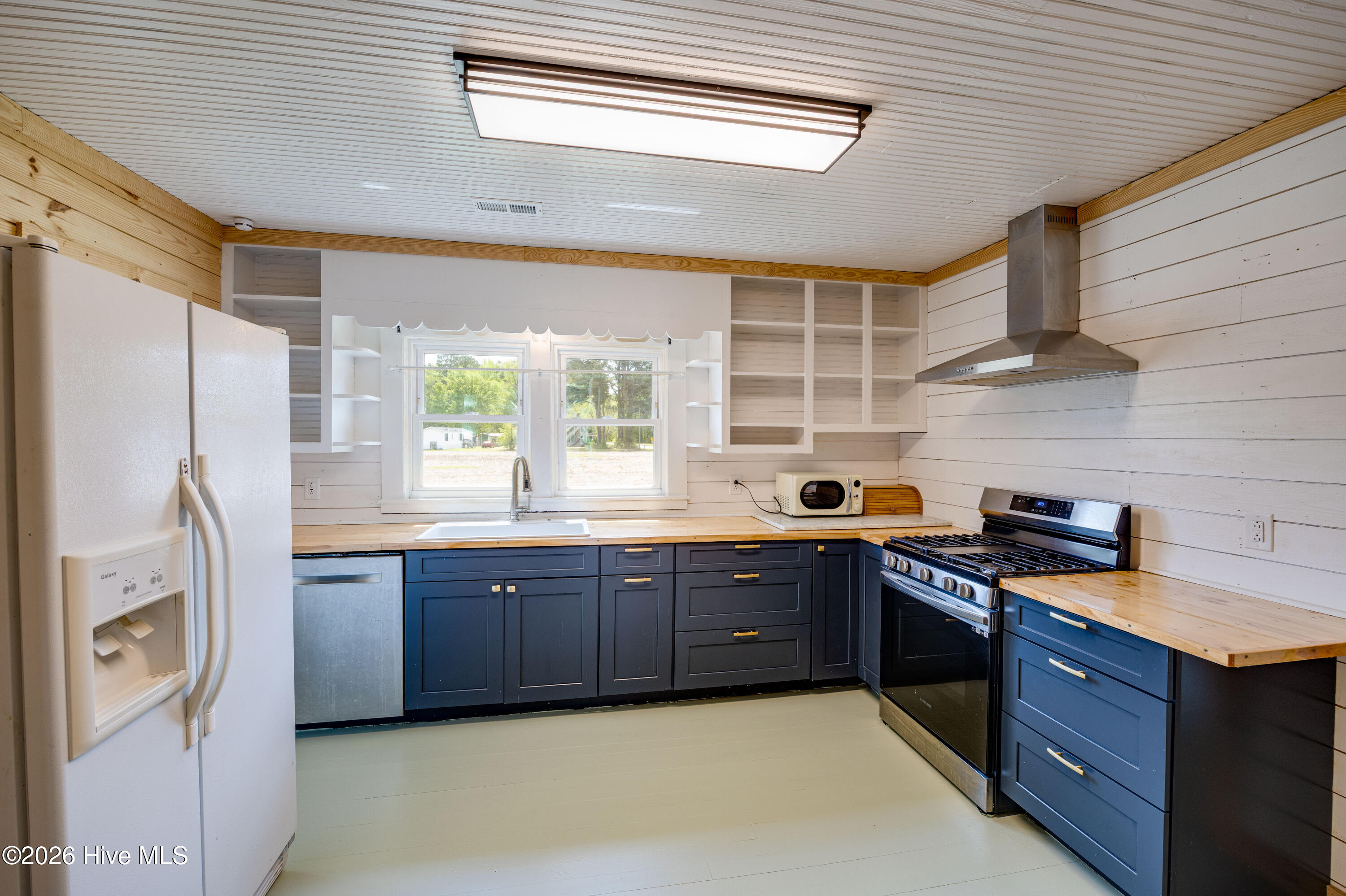 258 Main Street Pinetown, NC 27865 - Photo 3 of 39 KITCHEN
