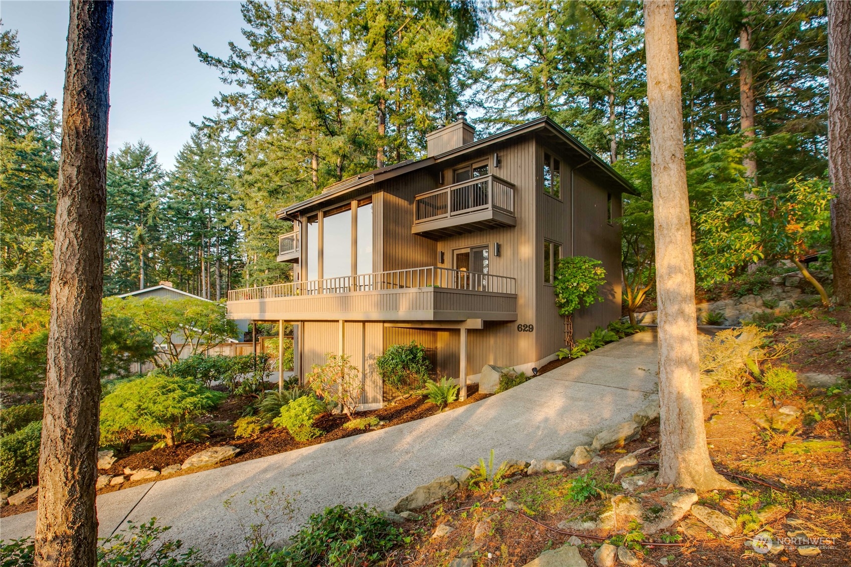 a house view with a outdoor space