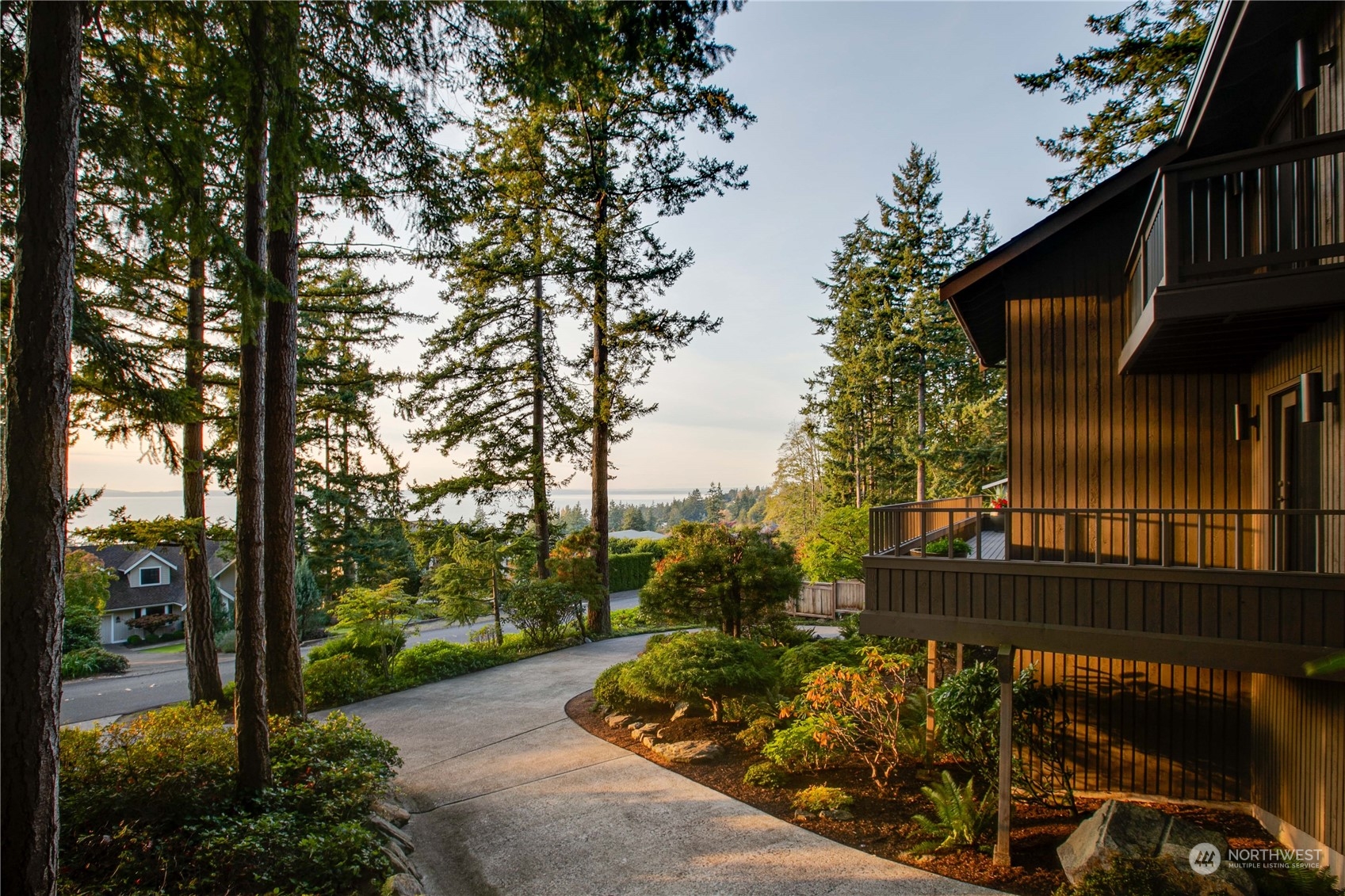 629 Fieldston Road Bellingham, WA 98225 - Photo 2 of 40 a backyard of a house with lots of green space