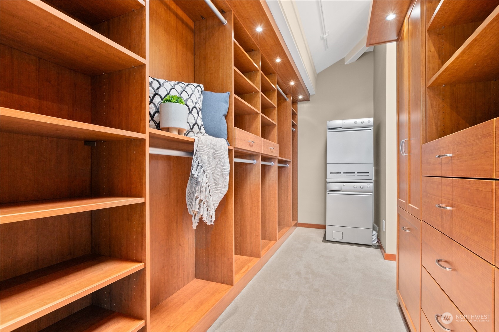 629 Fieldston Road Bellingham, WA 98225 - Photo 28 of 40 a view of walk in closet