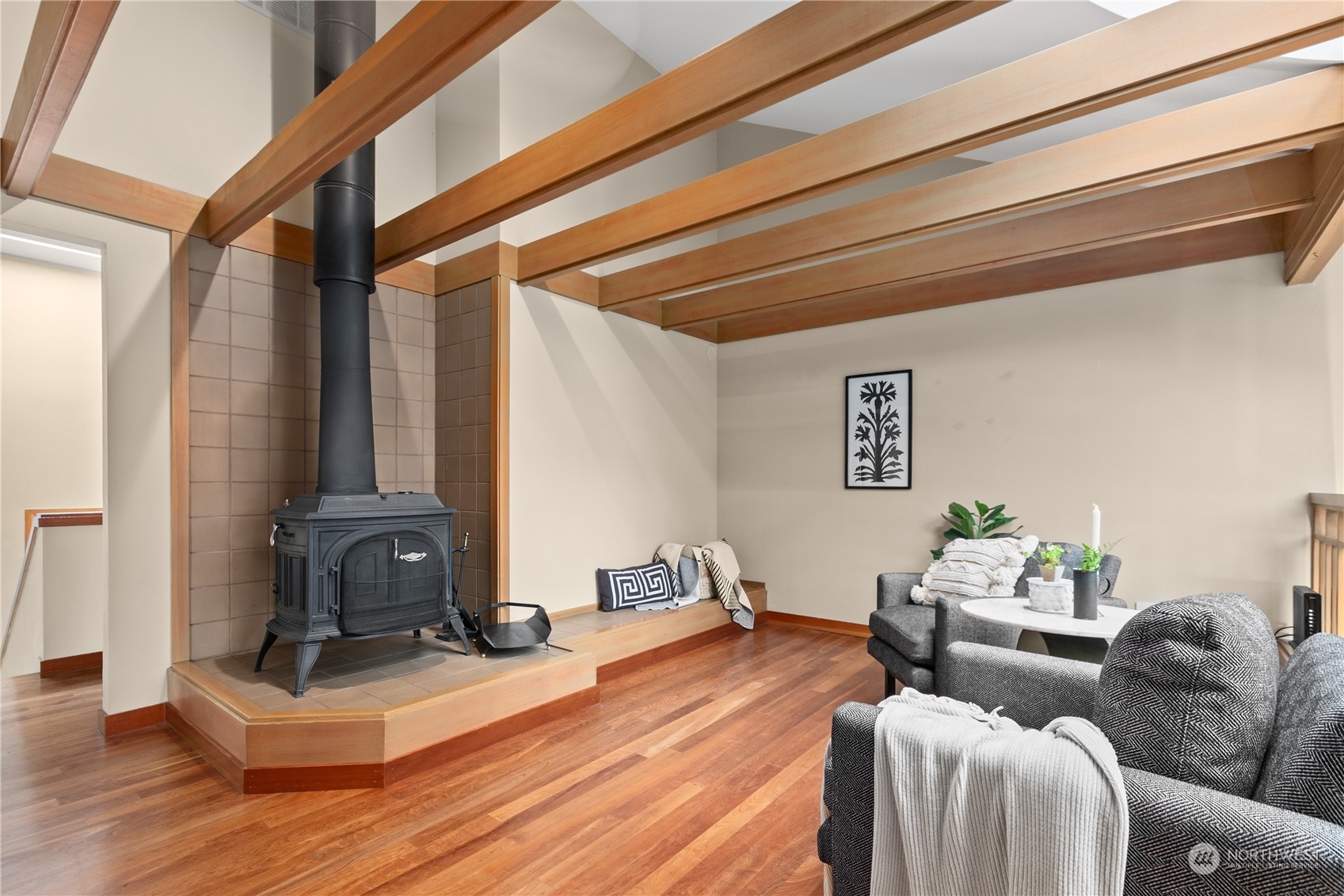 629 Fieldston Road Bellingham, WA 98225 - Photo 29 of 40 a living room with furniture