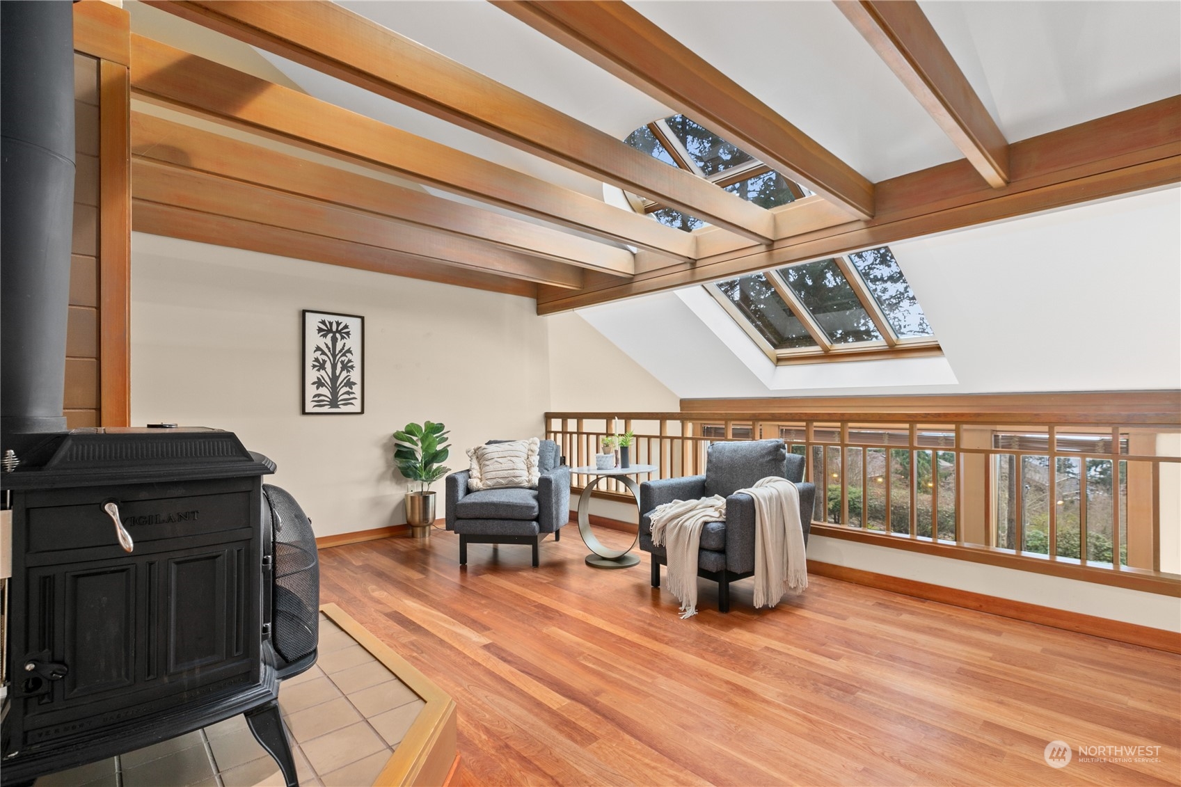 629 Fieldston Road Bellingham, WA 98225 - Photo 30 of 40 a living room with furniture and wooden floor