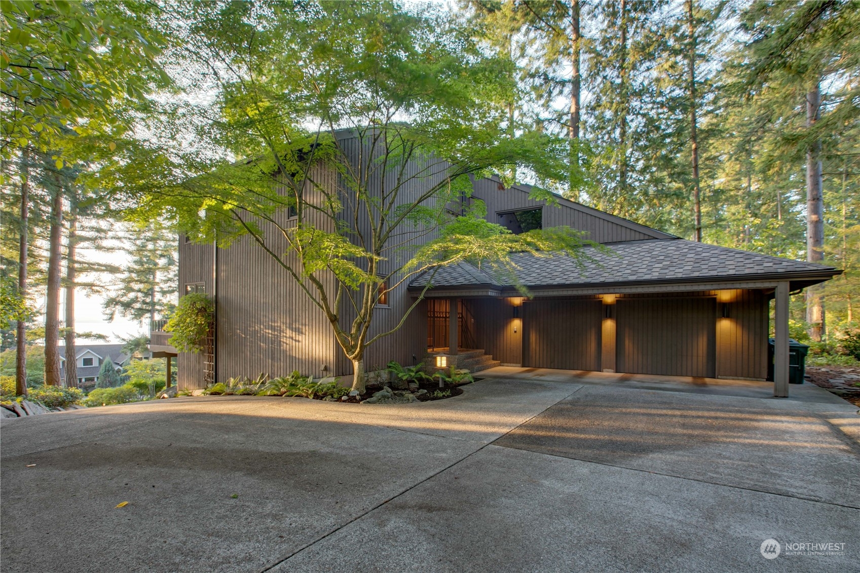 629 Fieldston Road Bellingham, WA 98225 - Photo 36 of 40 a front view of a house with yard