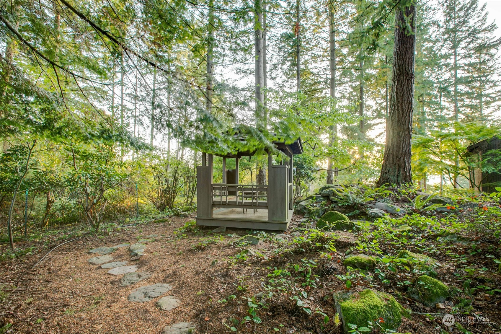629 Fieldston Road Bellingham, WA 98225 - Photo 38 of 40 a backyard of a house with lots of green space