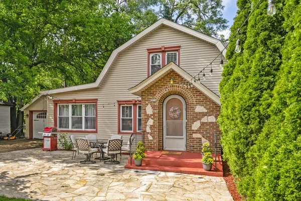 $420,000 | 1078 Greenview Avenue, Des Plaines, IL 60016