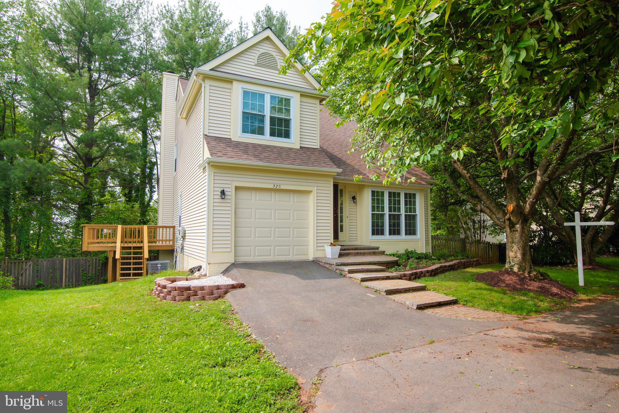 Welcome Home to 320 Deerpath Avenue in Leesburg!