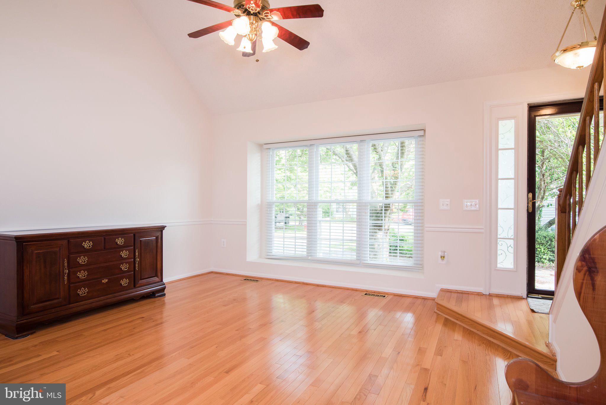 320 Deer Path Avenue Southwest Leesburg, VA 20175 - Photo 7 of 32 Living room area with box bay window