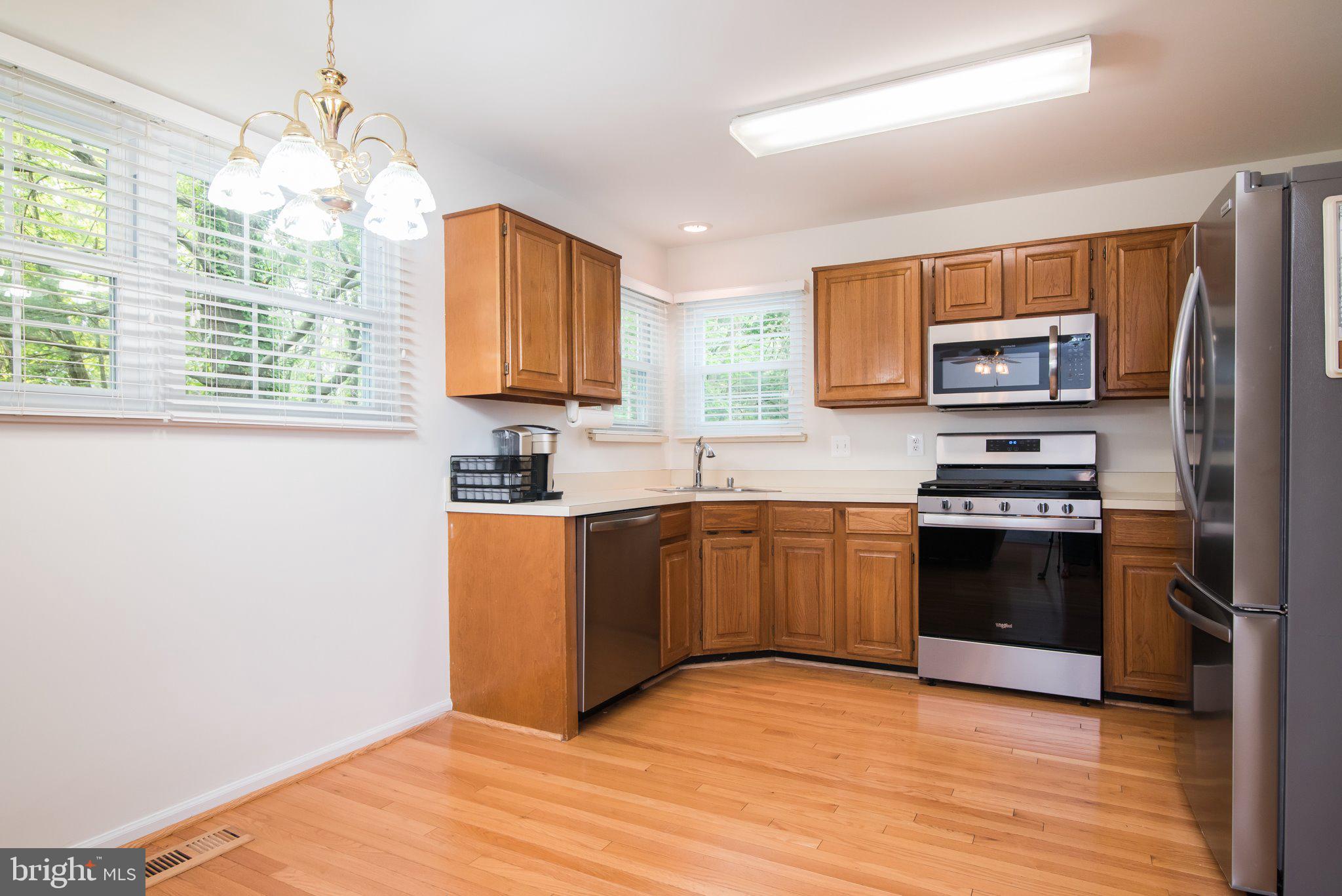 320 Deer Path Avenue Southwest Leesburg, VA 20175 - Photo 10 of 32 Eat in kitchen