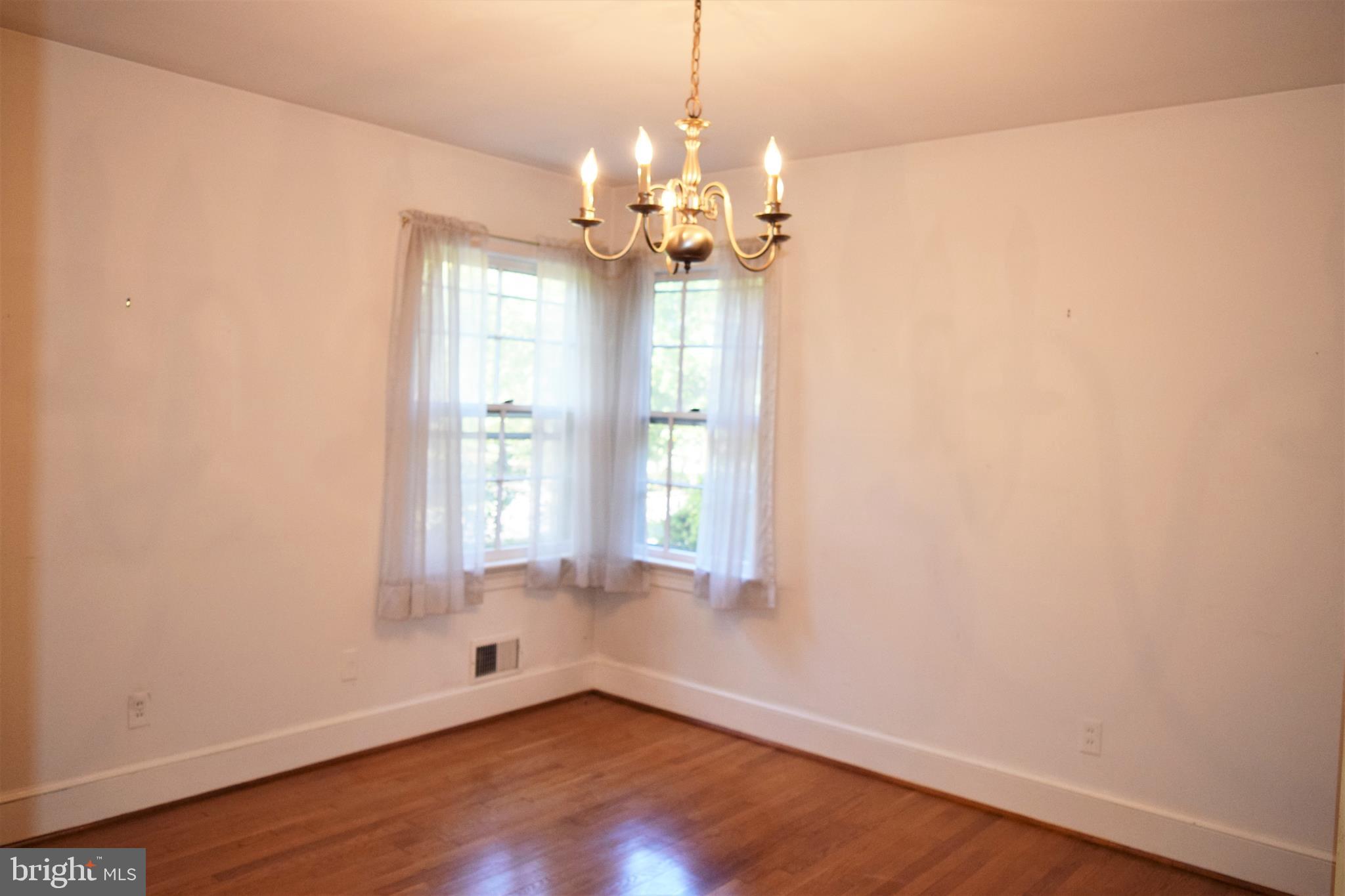 12394 Metlock Road Culpeper, VA 22701 - Photo 7 of 14 Dining room