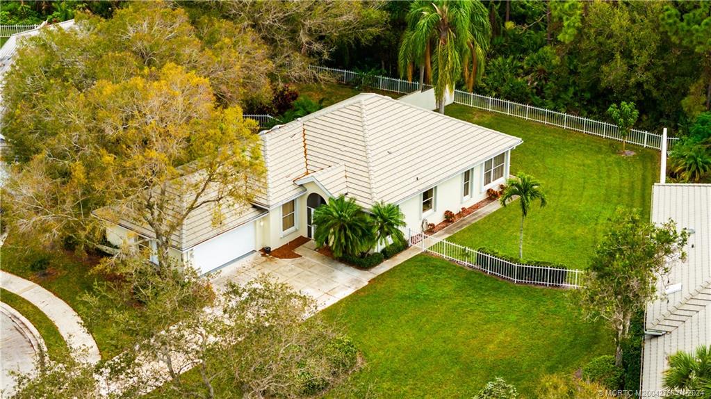 7199 Southeast Bitterroot Circle Hobe Sound, FL 33455 - Photo 3 of 28 a view of a backyard
