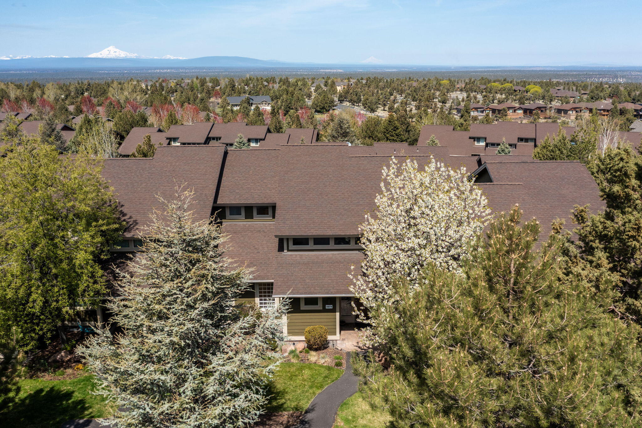 10870 Village Loop Redmond, OR 97756 - Photo 28 of 35 an aerial view of multiple house