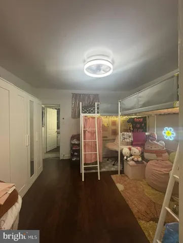 a view of a livingroom with furniture