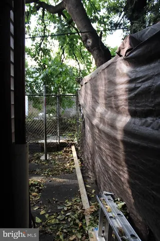 a view of an outdoor space