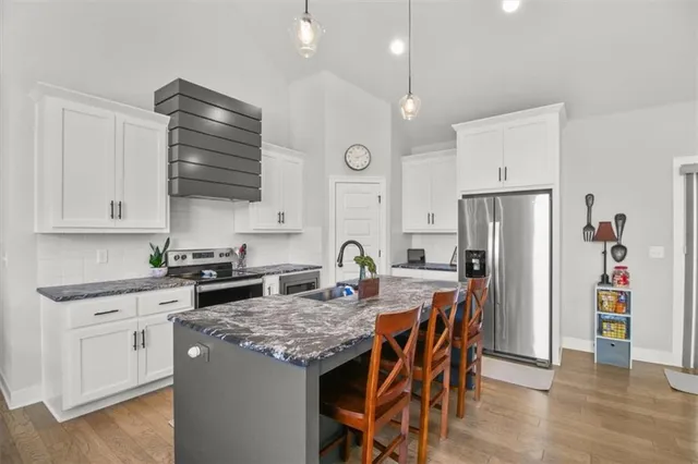 $439,900 | 904 Northwest Lindenwood Drive, Grain Valley, MO 64029