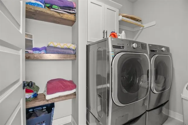 $439,900 | 904 Northwest Lindenwood Drive, Grain Valley, MO 64029