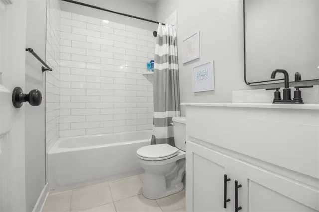 $439,900 | 904 Northwest Lindenwood Drive, Grain Valley, MO 64029