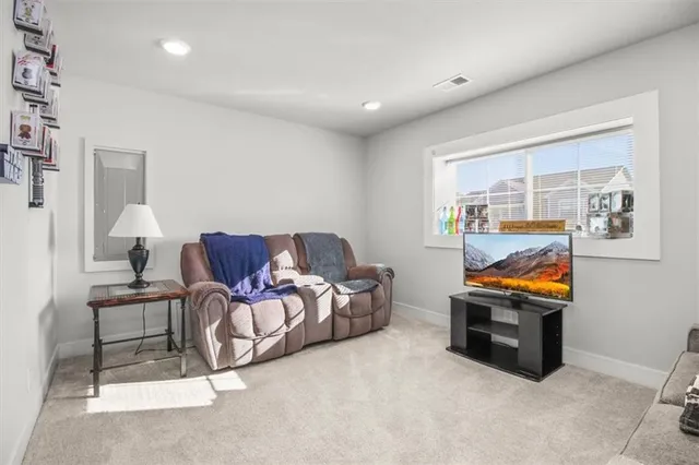 $439,900 | 904 Northwest Lindenwood Drive, Grain Valley, MO 64029