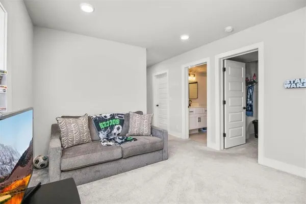 $419,900 | 904 Northwest Lindenwood Drive, Grain Valley, MO 64029