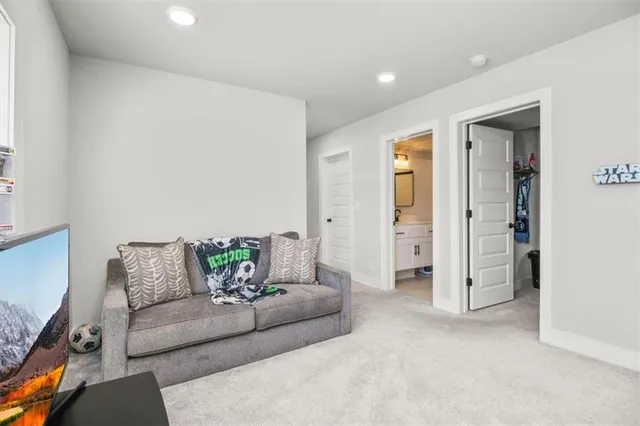 $439,900 | 904 Northwest Lindenwood Drive, Grain Valley, MO 64029