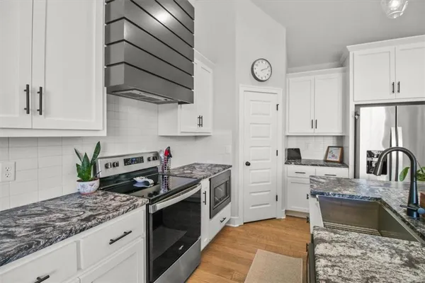 $419,900 | 904 Northwest Lindenwood Drive, Grain Valley, MO 64029