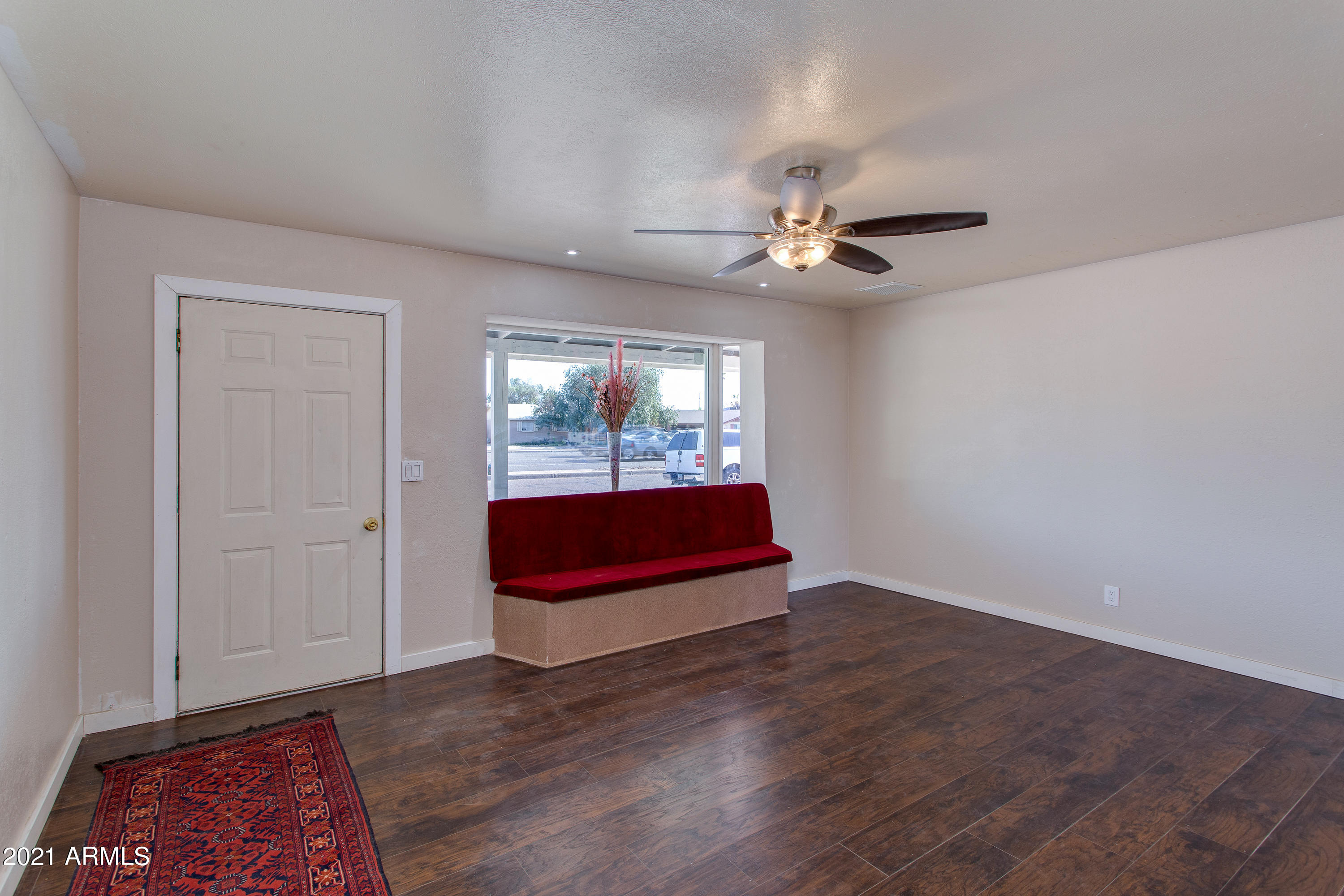 2940 West Cactus Road Phoenix, AZ 85029 - Photo 7 of 53 living room