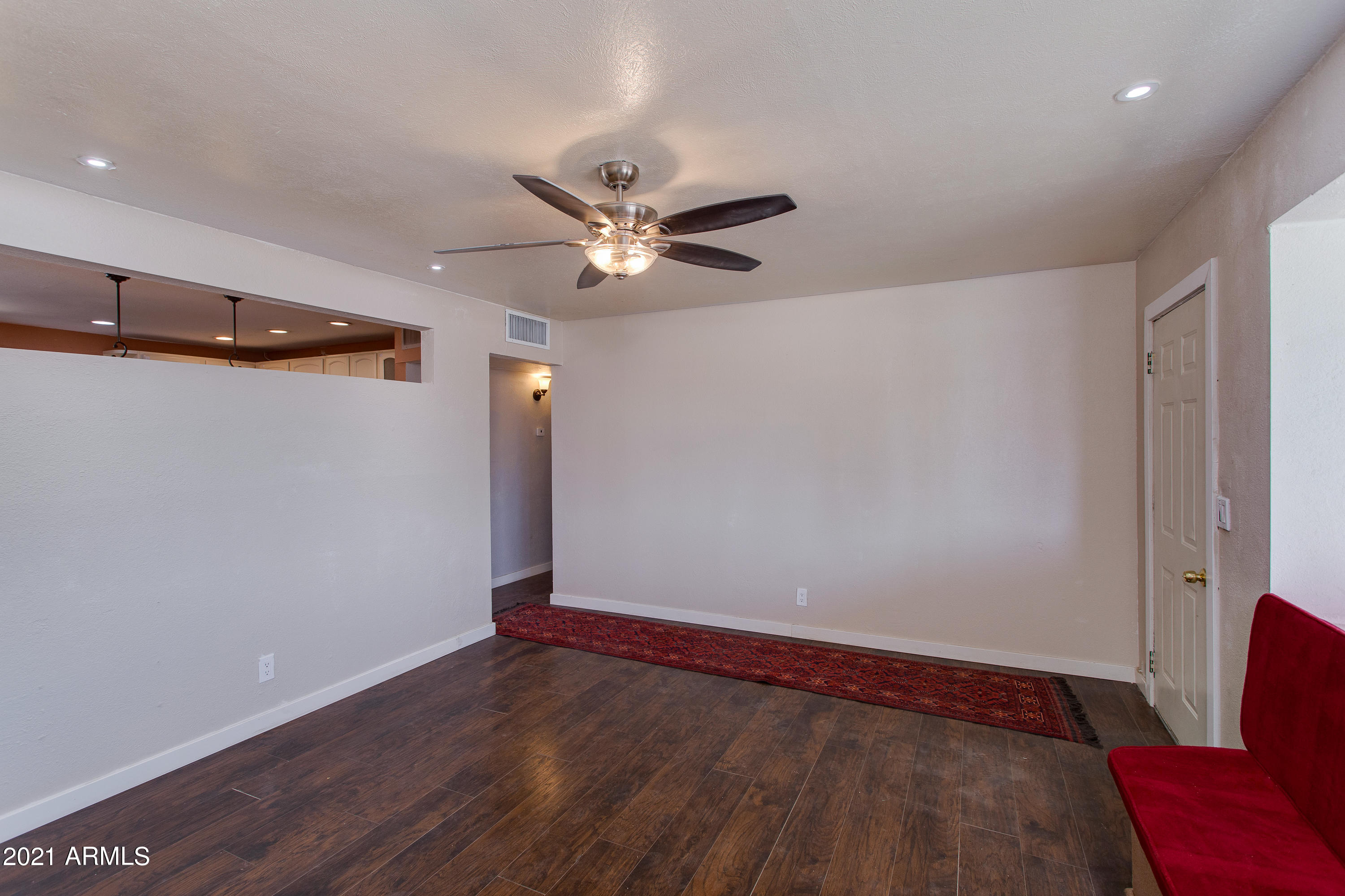 2940 West Cactus Road Phoenix, AZ 85029 - Photo 9 of 53 living room