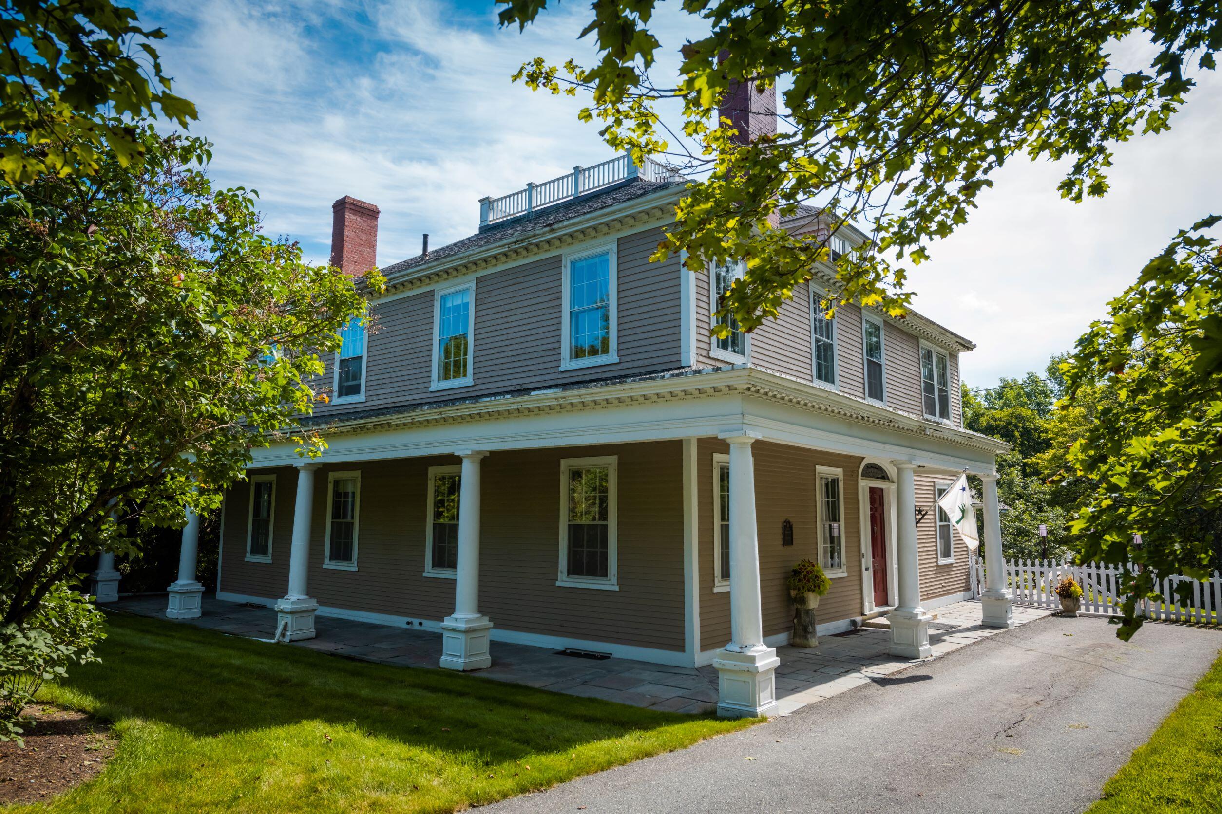 10 East Main Street Ellsworth, ME 04605 - Photo 2 of 45 Front aproach .