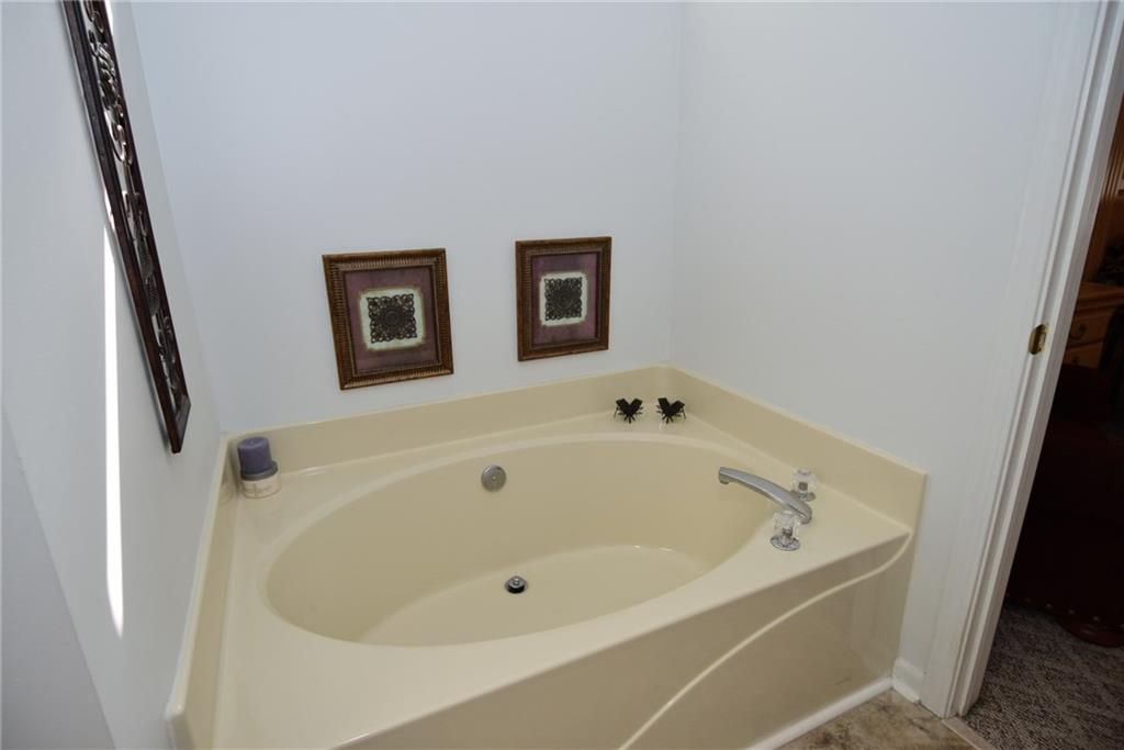 5539 Decatur Ridge Drive Indianapolis, IN 46221 - Photo 33 of 45