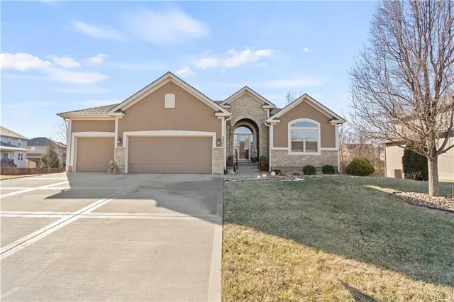 $605,000 | 5405 Northwest 94th Street, Kansas City, MO 64154