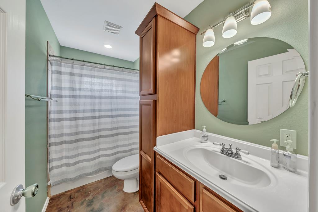 569 Funf Kinder Road Fredericksburg, TX 78624 - Photo 11 of 22 Full BA Down