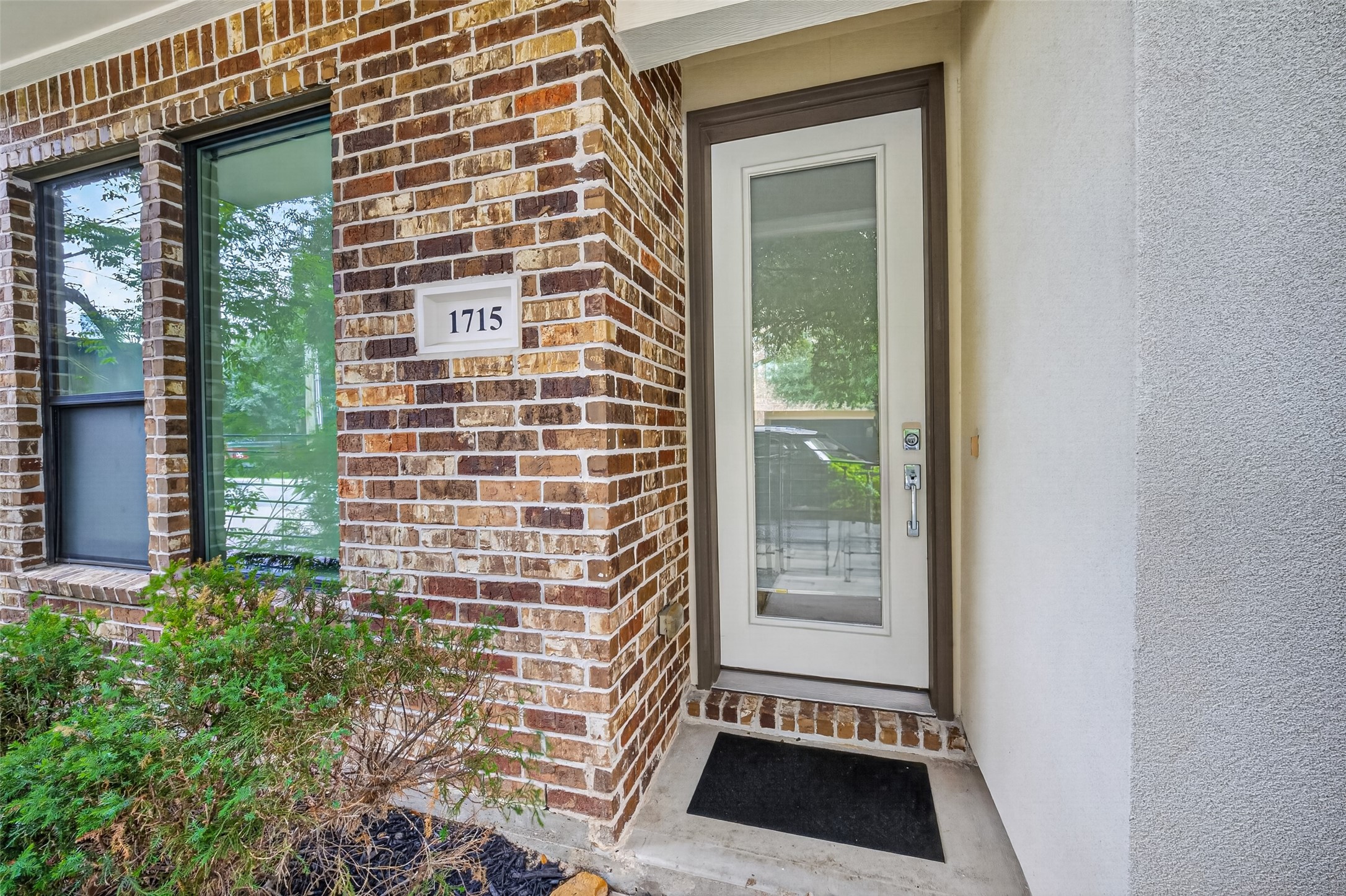 1715 Silver Street Houston, TX 77007 - Photo 2 of 19