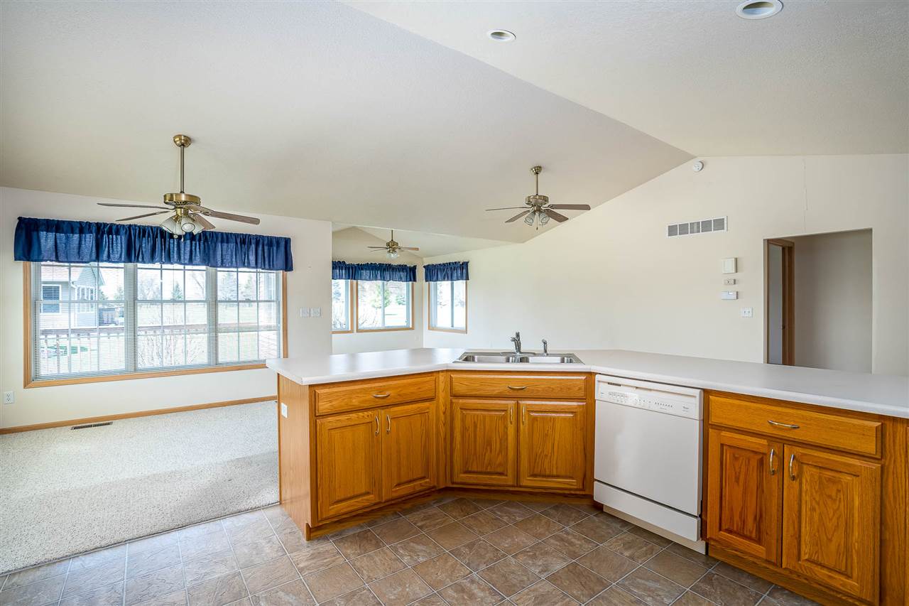 1477 Ridgeview Avenue West Liberty, IA 52776 - Photo 12 of 26 Gallery Image 12