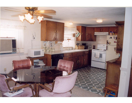 37 Field Street Pawtucket, RI 02860 - Photo 4 of 10 Gallery Image 4