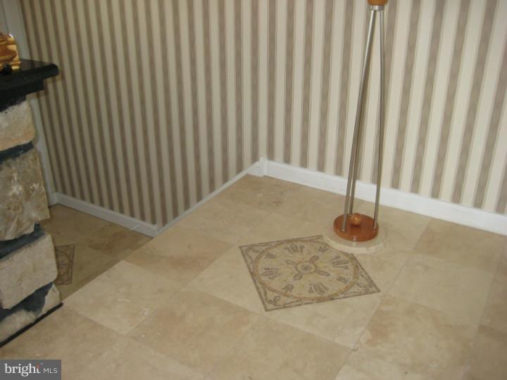 9812 Hardy Road Philadelphia, PA 19115 - Photo 2 of 25 Gallery Image 2
