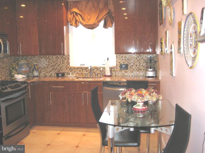 9812 Hardy Road Philadelphia, PA 19115 - Photo 11 of 25 Gallery Image 11