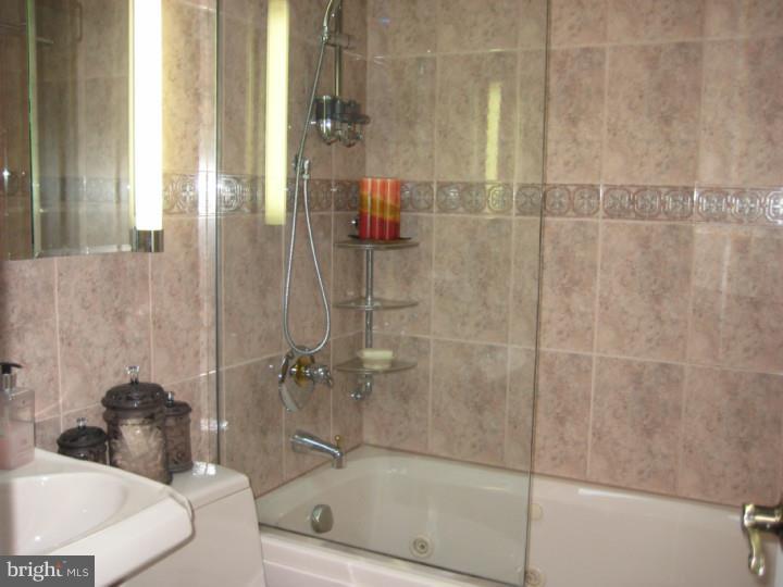 9812 Hardy Road Philadelphia, PA 19115 - Photo 12 of 25 Gallery Image 12