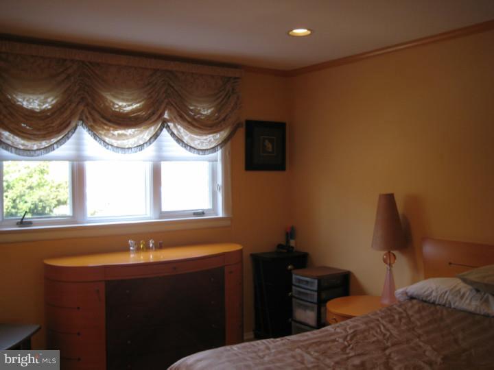 9812 Hardy Road Philadelphia, PA 19115 - Photo 15 of 25 Gallery Image 15