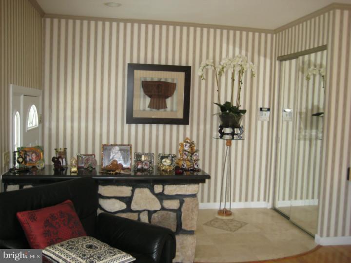 9812 Hardy Road Philadelphia, PA 19115 - Photo 3 of 25 Gallery Image 3