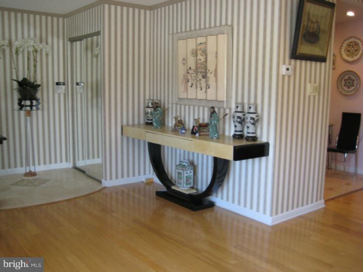 9812 Hardy Road Philadelphia, PA 19115 - Photo 4 of 25 Gallery Image 4