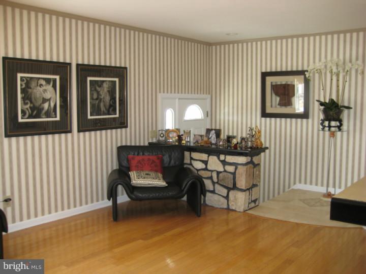 9812 Hardy Road Philadelphia, PA 19115 - Photo 5 of 25 Gallery Image 5