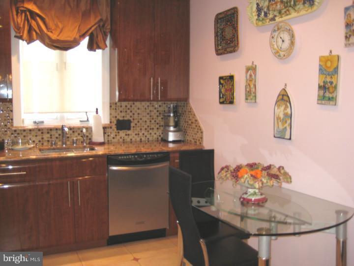 9812 Hardy Road Philadelphia, PA 19115 - Photo 8 of 25 Gallery Image 8