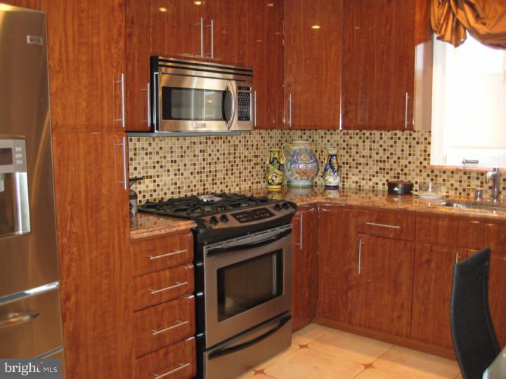 9812 Hardy Road Philadelphia, PA 19115 - Photo 9 of 25 Gallery Image 9