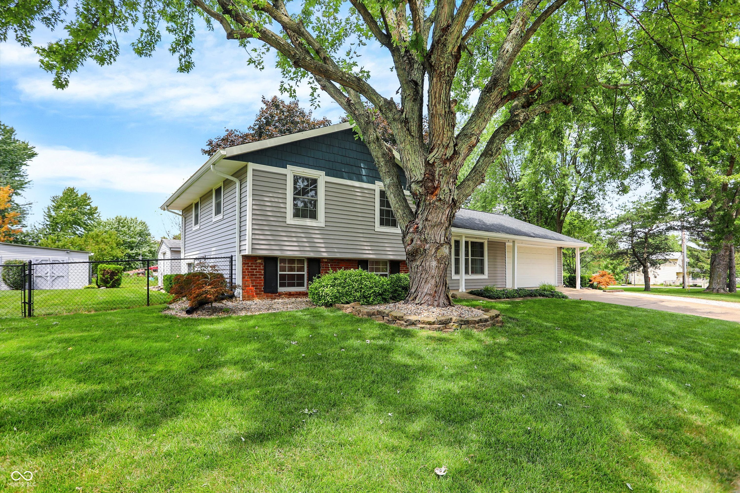 8014 Jeff Road Indianapolis, IN 46217 - Photo 3 of 53 Gallery Image 3