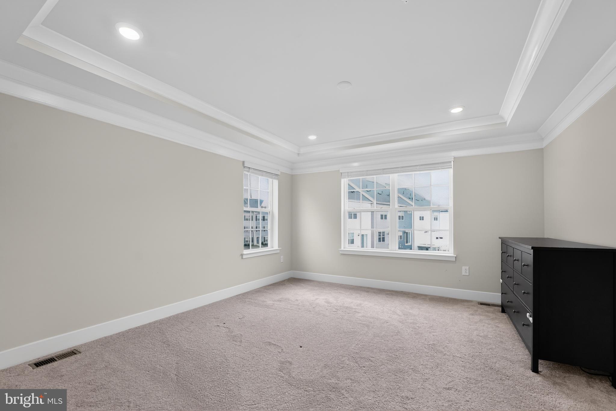 1808 Parham Way Baltimore, MD 21244 - Photo 16 of 31 Spacious room with natural light.