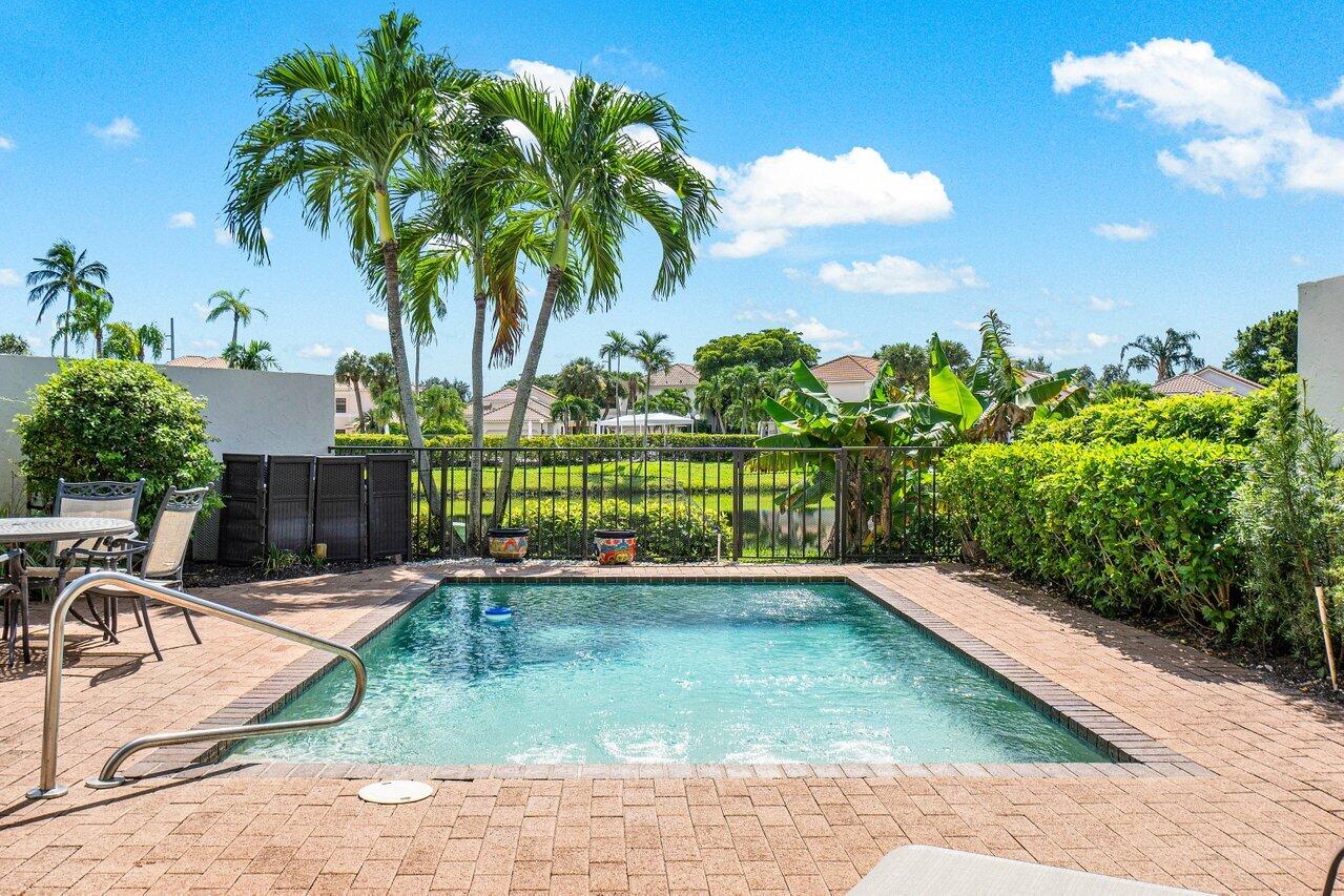 17468 Vía Capri Boca Raton, FL 33496 - Photo 21 of 43 Pool