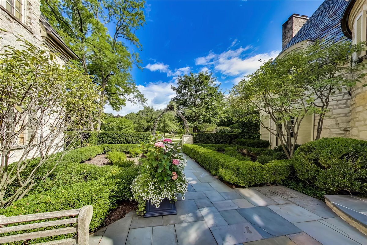 475 East Deerpath Road Lake Forest, IL 60045 - Photo 2 of 64