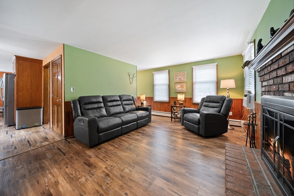 129 Cranberry Road Dracut, MA 01826 - Photo 4 of 36 Gallery Image 4