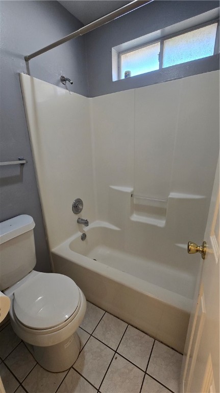 5026 Rasputin Court Corpus Christi, TX 78413 - Photo 40 of 40 a bathroom with a toilet a sink and bathtub